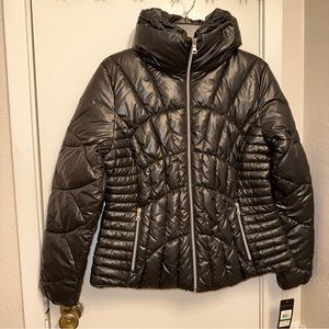 Junior Girls Quilted Puffer Jacket Size M Brand Guess Color Black.